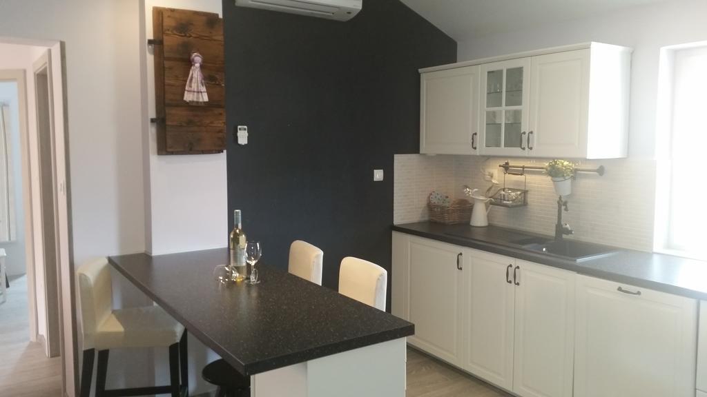Apartment Diminic Melin Cres Buitenkant foto